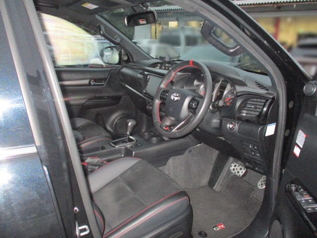 車内ハンドル側ぼかし済み