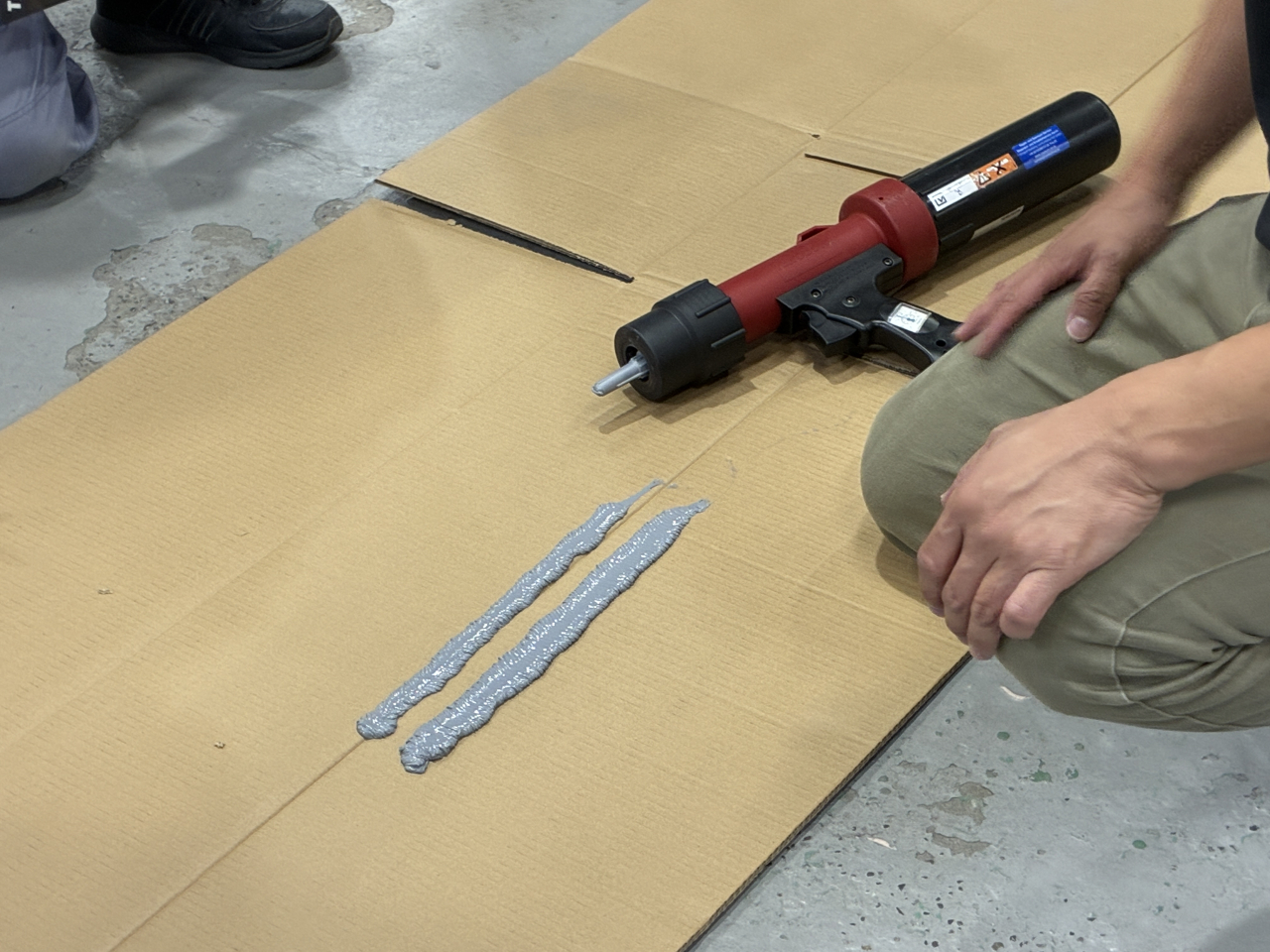 さざ波シーリング施工技術の研修を行いました